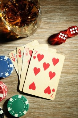 Live Texas Poker table at spil with professional dealer and HD broadcast cameras